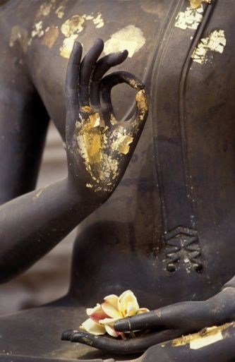 Buddha bronze et or méditant